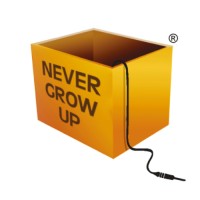Never Grow Up ® logo